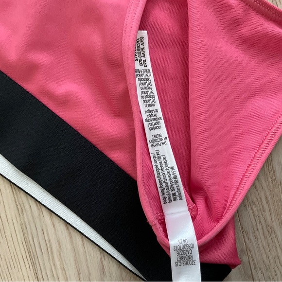 Victoria Secret The Player Racerback Sport Bra - Small - BNWT - Picture 5 of 8